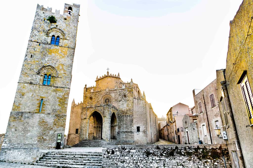 La ferveur éclaire les pierres | Chiesa Madre | Erice